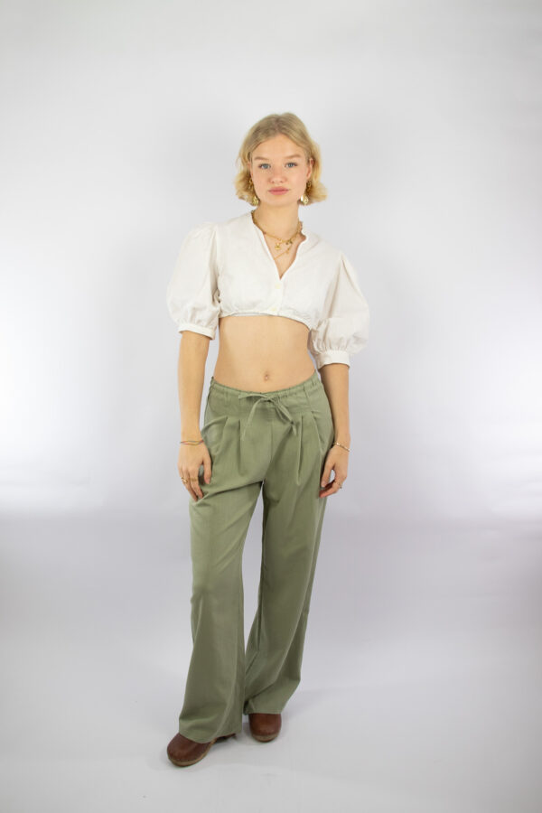 Vintage cropped blouse with puffed sleeves