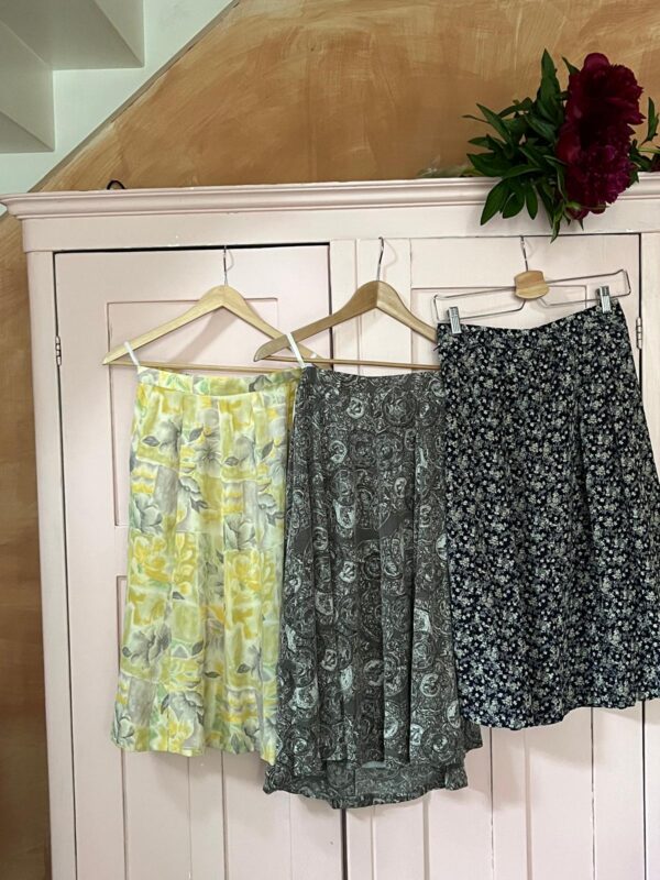 Vintage grey patterned skirt (middle)