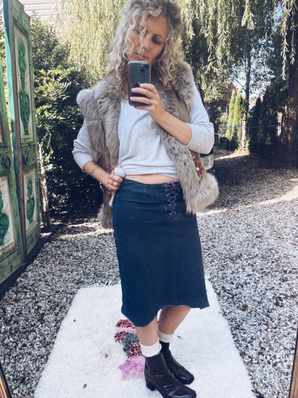 BESS | VINTAGE LACE-UP SKIRT