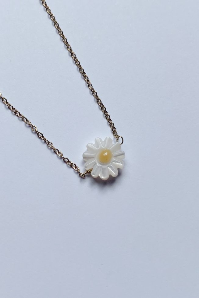 Daisy charm necklace | stainless steel
