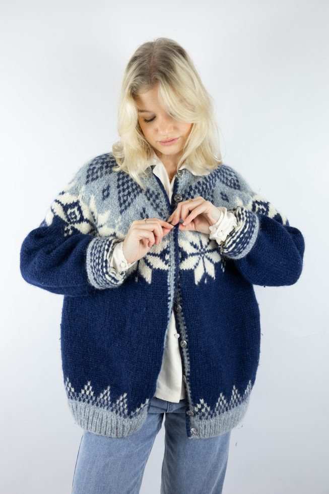 Vintage blue knitted cardigan